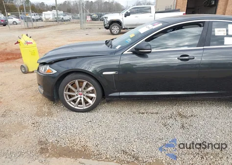 2015 Jaguar Xf 2.0T Premium z USA, uszkodzony, nr VIN SAJWA0FS9FPU60422